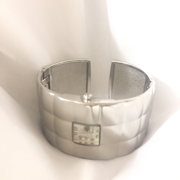Accessories - Women's Mirrored Cuff Bracelet Wristwatch